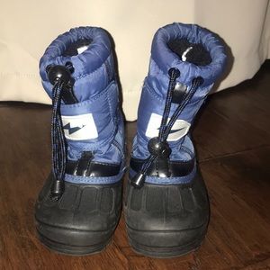 Toddler snow boots ❄️